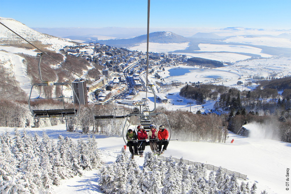 vacances massif central murol neige